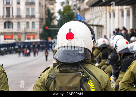 Mitglieder der griechischen Polizei Kraft, Einsatz neben dem Syntagma Platz, um das Parlament zu schützen. Stockfoto