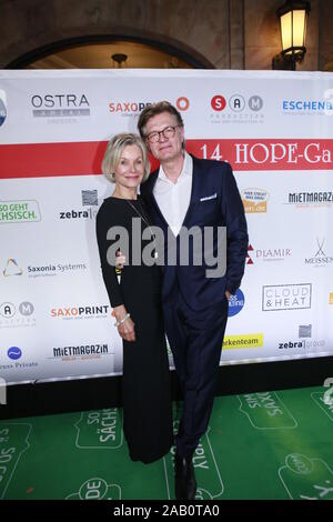 Peter Escher mit Ehefrau Ulrike bei der 14. Hoffe Gala 2019 im Schauspielhaus. Dresden, 16.11.2019 Stockfoto