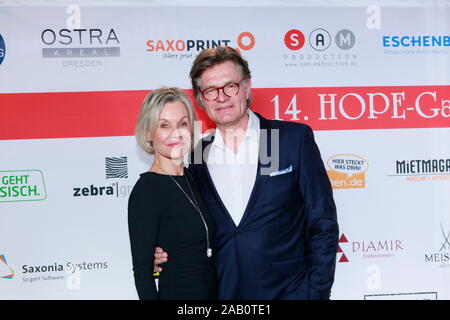 Peter Escher mit Ehefrau Ulrike bei der 14. Hoffe Gala 2019 im Schauspielhaus. Dresden, 16.11.2019 Stockfoto