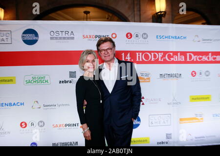 Peter Escher mit Ehefrau Ulrike bei der 14. Hoffe Gala 2019 im Schauspielhaus. Dresden, 16.11.2019 Stockfoto