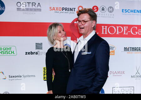 Peter Escher mit Ehefrau Ulrike bei der 14. Hoffe Gala 2019 im Schauspielhaus. Dresden, 16.11.2019 Stockfoto