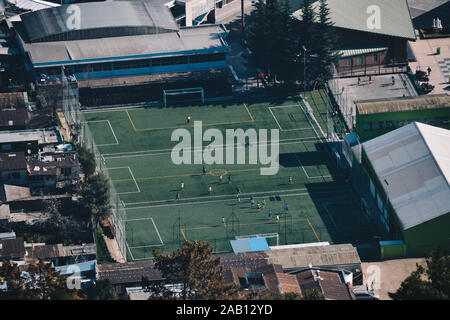 Fußballplatz im Zentrum der Stadt von der aus gesehen Oben Stockfoto