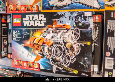 LEGO Star Wars Flash Speeder, Chewbacca, Disney, für Kinder im Alter von 7-12, 75091, Box auf dem Ladendisplay Stockfoto