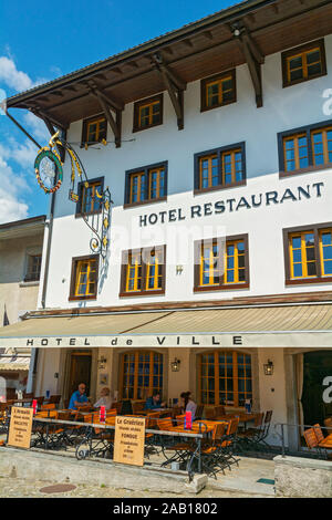 Schweiz, Kanton Freiburg, Bulle, Main Street, Zentrum, Hotel de Ville, Hotel, Restaurant Stockfoto