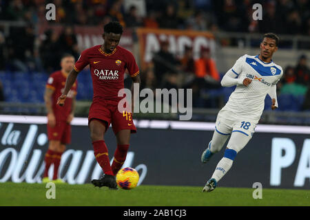 Rom, Italien. 24 Nov, 2019. Amadou Diawara (Roma) in Aktion während der Serie ein Match zwischen AS Roma und Brescia Calcio im Stadio Olimpico am 24. November 2019 in Rom, Italien. (Foto von Giuseppe Fama/Pacific Press) Quelle: Pacific Press Agency/Alamy leben Nachrichten Stockfoto