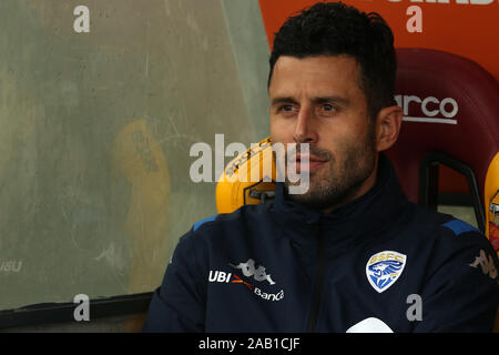 Rom, Italien. 24 Nov, 2019. Fabio Grosso Brescia's Coach während der Serie ein Match zwischen AS Roma und Brescia Calcio im Stadio Olimpico am 24. November 2019 in Rom, Italien. (Foto von Giuseppe Fama/Pacific Press) Quelle: Pacific Press Agency/Alamy leben Nachrichten Stockfoto