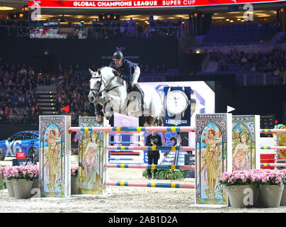 Prag, Tschechische Republik. 24 Nov, 2019. Gregory Wathelet vom Team Paris Leoparden reitet sein Pferd MJT Nevados S während der Endrunde der Reitturnier Global Champions League (GCL) Super Cup in Prag, Hauptstadt der Tschechischen Republik, im Nov. 24, 2019. Credit: Dana Kesnerova/Xinhua/Alamy leben Nachrichten Stockfoto