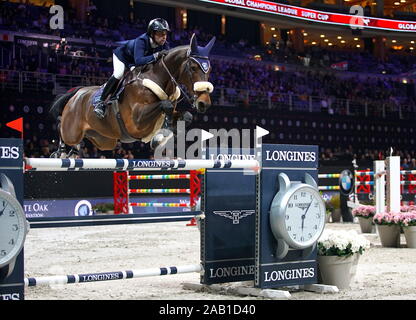 Prag, Tschechische Republik. 24 Nov, 2019. Abdel sagte vom Team Cannes Stars reitet sein Pferd Jumpy Van de Hermitage während der Endrunde der Reitturnier Global Champions League (GCL) Super Cup in Prag, Hauptstadt der Tschechischen Republik, im Nov. 24, 2019. Credit: Dana Kesnerova/Xinhua/Alamy leben Nachrichten Stockfoto