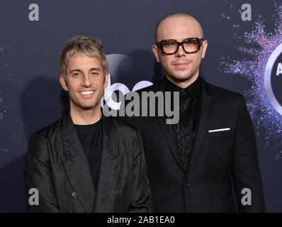 Los Angeles, USA. 24 Nov, 2019. Tschad König und Ian Axel (R) eines großen grossen Welt kommen für die 47. jährlichen American Music Awards, die in den Microsoft Theater in Los Angeles am Sonntag, 24. November 2019. Foto von Jim Ruymen/UPI Quelle: UPI/Alamy leben Nachrichten Stockfoto