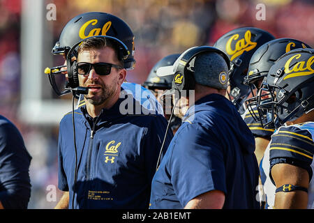 Stanford, Kalifornien, USA. 23 Nov, 2019. Kalifornien goldenen Bären Haupttrainer Justin Wilcox während der NCAA Football Spiel zwischen den Kalifornien goldenen Bären und der Stanford Cardinal bei Stanford Stadium in Stanford, Kalifornien. Chris Brown/CSM/Alamy leben Nachrichten Stockfoto