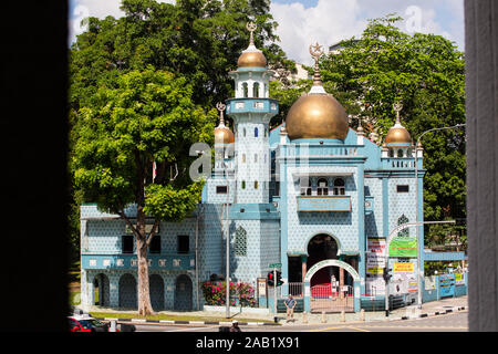 Architektur von Malabar Masjid Moschee, einem indischen Moschee im Herzen der Stadt, Singapur. Stockfoto