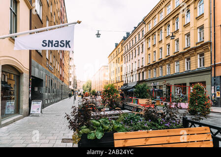 Stockholm, Schweden - August 8, 2019: Straßenszene in Sofo, die trendigsten Viertel in Stockholm, für seine hipster Cafés und coole Läden bekannt. Stockfoto