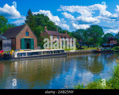 Dapdune Wharf auf dem Fluss Wey in Guildford Es ist ein ehemaliger arbeiten Wharf auf der Wey und Godalming Navigationen durch den National Trust verwaltet Stockfoto