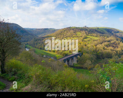 Monsal Dale & Monsal Kopf (Grabstein) Viadukt in der Nähe von Bakewell in der Nationalpark Peak District, Derbyshire, England. Stockfoto