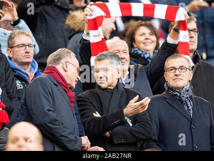 Nach rechts Karl-Heinz Rummenigge (Vorstandsvorsitzender, M), Herbert Hainer (Präsident, M), Jan-Christian Dreesen (stellvertretender Chief Executive, M) auf der Tribüne, Fußball 1 Links. 1. Fussballbundesliga, 12. Spieltag Fortuna Düsseldorf (D) - Bayern München (M), am 23.November 1919 in Düsseldorf/Deutschland. € | Nutzung weltweit Stockfoto