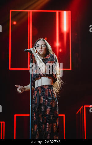 Zürich, Schweiz. 22., November 2019. Der Schweizer Sänger, Songwriter und Musiker Veronica Fusaro führt ein Live Konzert während der Energy Star-Nacht 2019 im Hallenstadion in Zürich. (Foto: Gonzales Foto - Tilman Jentzsch). Stockfoto