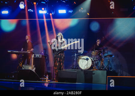 Zürich, Schweiz. 22., November 2019. Der Schweizer Sänger, Songwriter und Musiker Veronica Fusaro führt ein Live Konzert während der Energy Star-Nacht 2019 im Hallenstadion in Zürich. (Foto: Gonzales Foto - Tilman Jentzsch). Stockfoto
