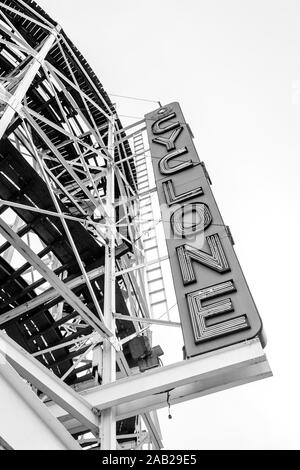 Cyclone Achterbahn, Coney Island, Brooklyn, New York, Vereinigte Staaten von Amerika. Stockfoto