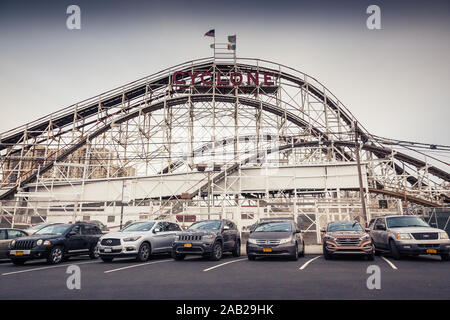 Cyclone Achterbahn, Coney Island, Brooklyn, New York, Vereinigte Staaten von Amerika. Stockfoto