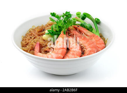 Casseroled Garnelen mit glasnudeln oder Garnelen vergossen mit Nudeln Nudeln in der Schüssel asiatische Lebensmittel Thai Fusion Style dekorieren geschnitzten Federn Zwiebel und Stockfoto