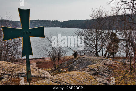 1954 Malteserkreuz auf der Stockholmer Schären-Insel Fjaderholmarna, Schweden Stockfoto