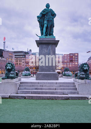 Statue von König Karl XIII. und 4 Löwen, Kungstradgarden, Stockholm, Schweden Stockfoto