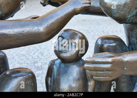 Bronze Skulptur Gruppe der Familie (familjen), Malartorget, Gamla Stan, Stockholm, Schweden Stockfoto