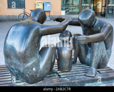 Bronze Skulptur Gruppe der Familie (familjen), Malartorget, Gamla Stan, Stockholm, Schweden Stockfoto