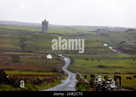 Doonagore Castle in der Nähe von Clare, Westküste, Doolin, Irland Stockfoto