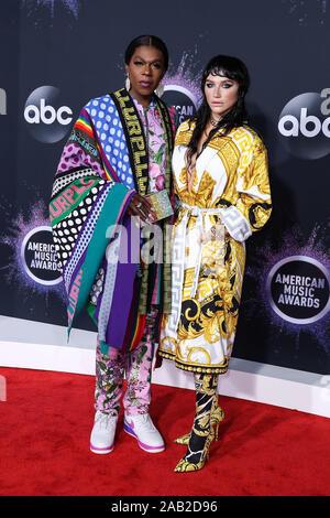 Los Angeles, USA. 24 Nov, 2019. Big Freedia und Kesha kommen an der 2019 American Music Awards bei Microsoft Theatre L.A. statt Am 24. November 2019 in Los Angeles, Kalifornien, USA. (Foto von Xavier Collin/Image Press Agency) Stockfoto