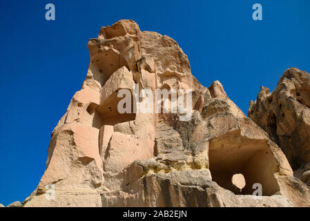 Höhle Häuser in Stein gemeißelt in Göreme, Kappadokien, Türkei Stockfoto