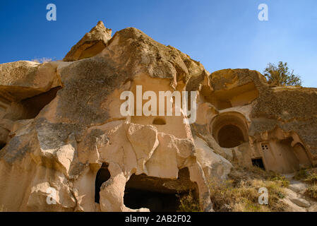 Höhle Häuser in Stein gemeißelt in Göreme, Kappadokien, Türkei Stockfoto