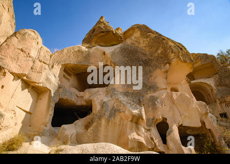 Höhle Häuser in Stein gemeißelt in Göreme, Kappadokien, Türkei Stockfoto