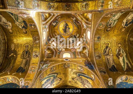 Byzantinischen Deckenmosaike im innernraum der Kirche Santa Maria dell'Ammiraglio, Palermo, Sizilien, Italien, Europa | byzantinischen Mosaiken, Decke c Stockfoto