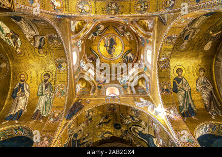 Byzantinischen Deckenmosaike im innernraum der Kirche Santa Maria dell'Ammiraglio, Palermo, Sizilien, Italien, Europa | byzantinischen Mosaiken, Decke c Stockfoto