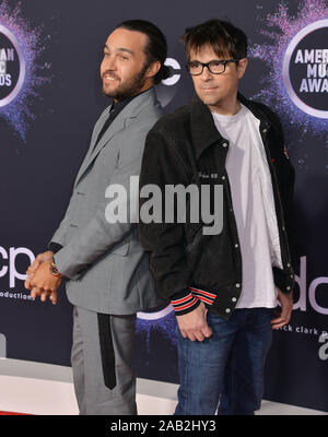 Los Angeles, USA. 24 Nov, 2019. Pete Wentz, Rivers Cuomo 209 der 2019 American Music Awards bei Microsoft Theater besucht am 24 November, 2019 in Los Angeles, Kalifornien Quelle: Tsuni/USA/Alamy leben Nachrichten Stockfoto