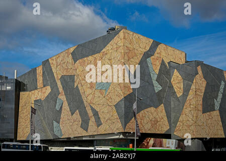 Australien, Victoria, Melbourne, 11. April 2019: Die australischen Zentrum für das bewegte Bild (ACMI), Federation Square, ist Australien nationalen Muse Stockfoto