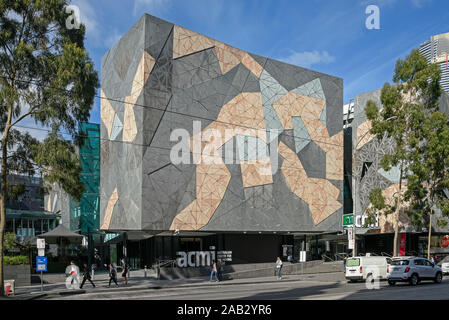 Australien, Victoria, Melbourne, 11. April 2019: Die australischen Zentrum für das bewegte Bild (ACMI), Federation Square, ist Australien nationalen Muse Stockfoto
