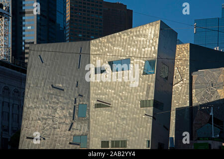 Australien, Victoria, Melbourne, 11. April 2019: Die australischen Zentrum für das bewegte Bild (ACMI), Federation Square, ist Australien nationalen Muse Stockfoto