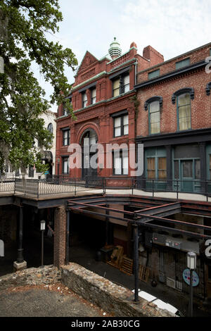 River Street Faktoren gehen und Faktoren Zeile verbinden ehemalige Baumwolle Faktoren und den Austausch der Bluff an der Bay Street, Savannah Georgia USA Stockfoto