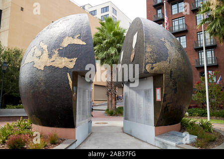 Rissige Erde Monument, das den Zweiten Weltkrieg Memorial Savannah Georgia USA Stockfoto