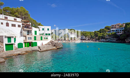 Häuser an der Badebucht Cala Santanyi, Mallorca, Balearen, Spanien Stockfoto