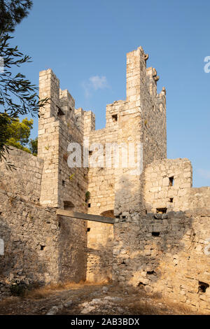 Die spanische Festung in der Stadt Hvar, Dalmatien Kroatien Europa. Ein altes Gebäude mit dicken Mauern, Architektur und einem blauen Himmel. Schönen ruhigen eingedenk Szen Stockfoto