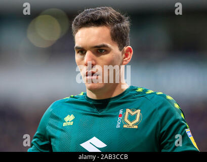 16. November 2019, Universität Bolton Stadium, Bolton, England; Sky Bet Liga 1, Bolton Wanderers v MK Dons: Lee Nicholls (1) von Milton Keynes Dons Credit: Conor Molloy/News Bilder Stockfoto