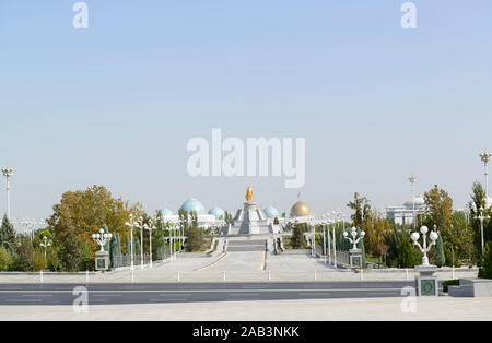 Ashgabat, Hauptstadt Turkmenistans. Stadt der weißen Gebäude und der weißen Autos Stockfoto