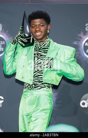 Lil Nas-X stellt im Presseraum der 2019 American Music Awards, AMAs, bei Microsoft Theater in Los Angeles, USA, am 25. November 2019. | Verwendung weltweit Stockfoto