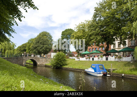 Idyllische Lage eine einer Gracht in Friedrichstadt | Idyllische Lage an einem Kanal in Friedrichstadt | Stockfoto