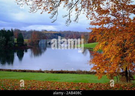 Die Anlage von Blenheim Palace im Herbst Stockfoto