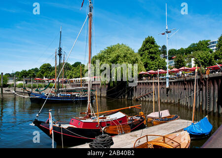 Schiffe im Museumshafen Oevelgönne in Hamburg von | Schiffe im Hafen von oevelgönne Museum Hamburg | Stockfoto