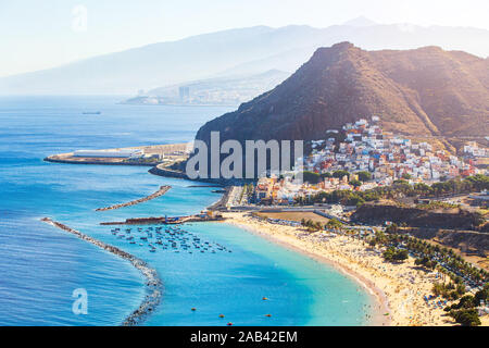 Sonnigen Tag am Playa de Las Teresitas, Teneriffa, Spanien. Stockfoto